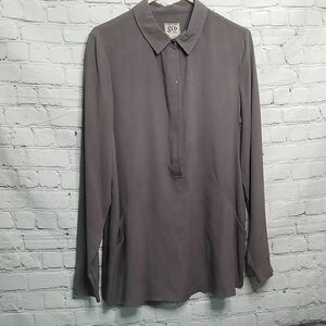 GO BY GO SILK Women's Gray Button Down Shirt Size Medium EUC